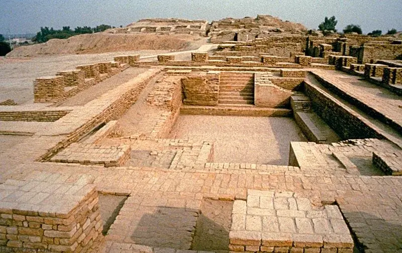 Alamgiri Gate and Mughal architecture at Lahore Fort