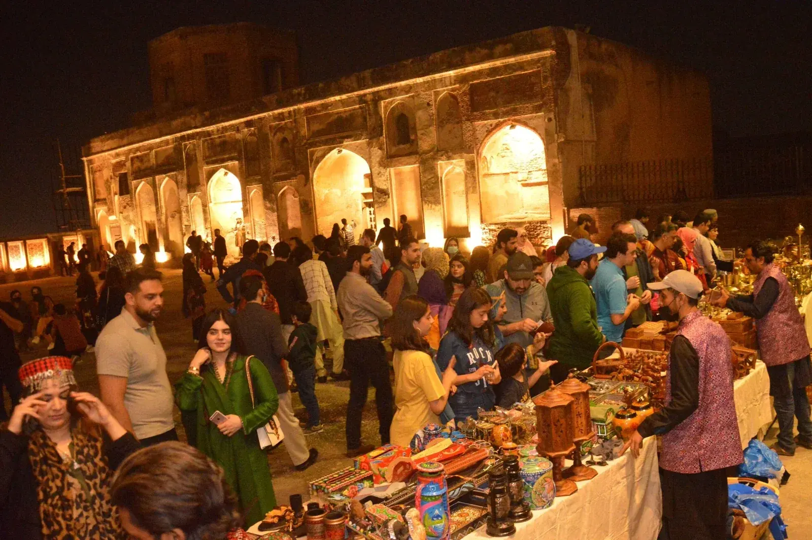 Lahore heritage market and evening culture during a three-day city tour