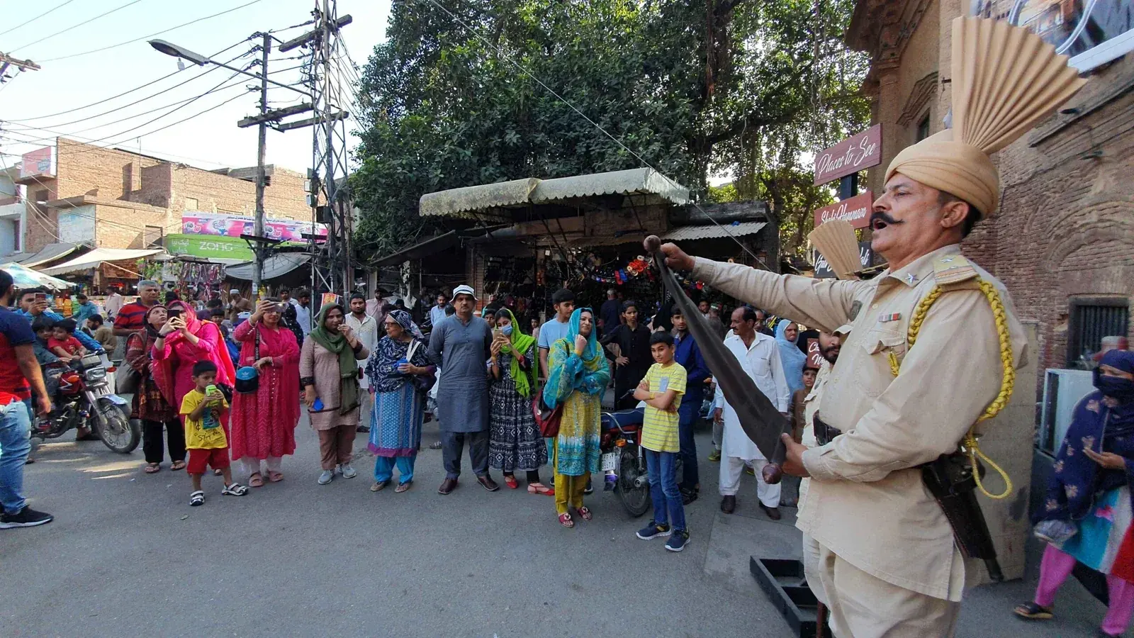 Local cultural experience during a guided Lahore walking tour